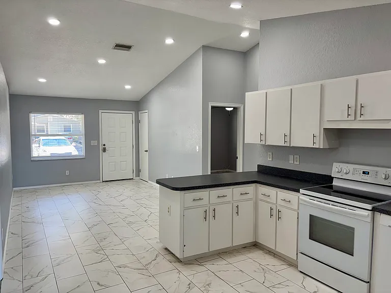 14744 Sunset St — Photo 4