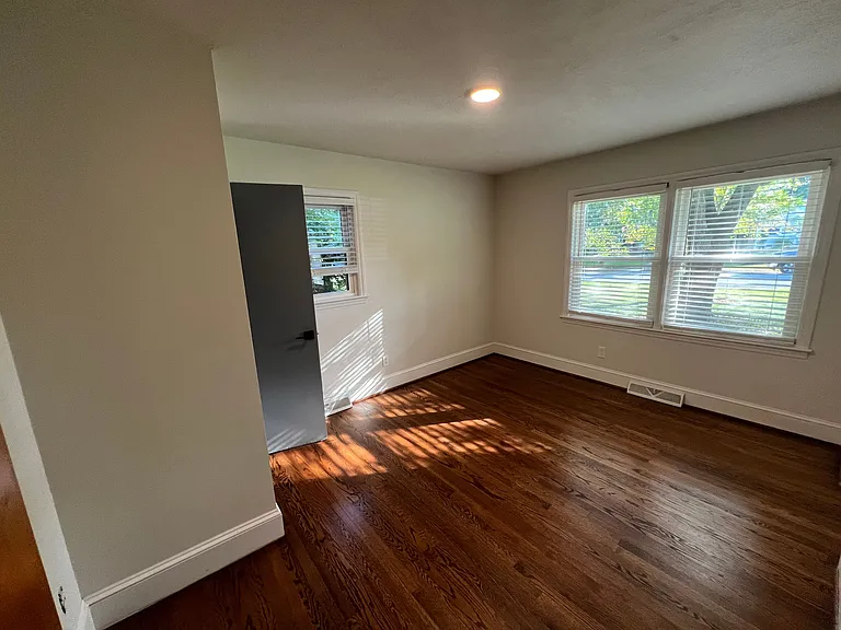 4906 Charleston Dr — Photo 6