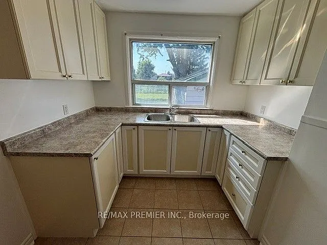 21 Aura Lea Blvd — Photo 10