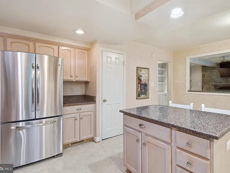 9369 Tovito Dr — Photo 4