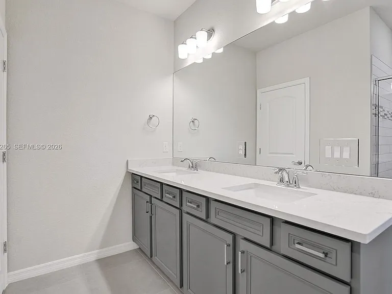 2202 S Appleton Cir S — Photo 30
