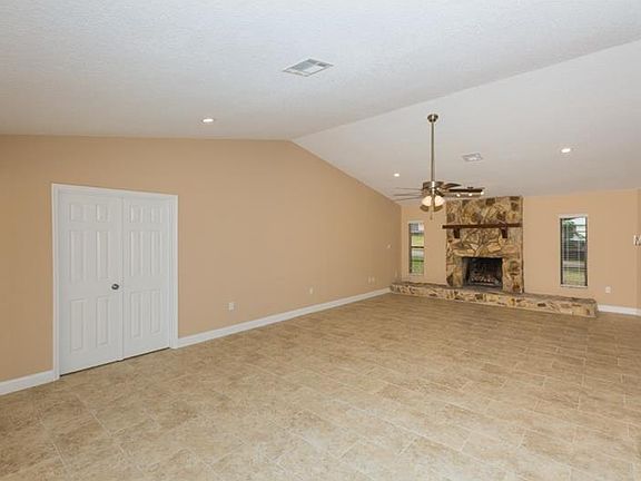 3rd image of 2514 Roslyn Ln