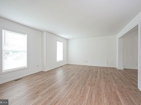 5th image of 204 Strand Ave