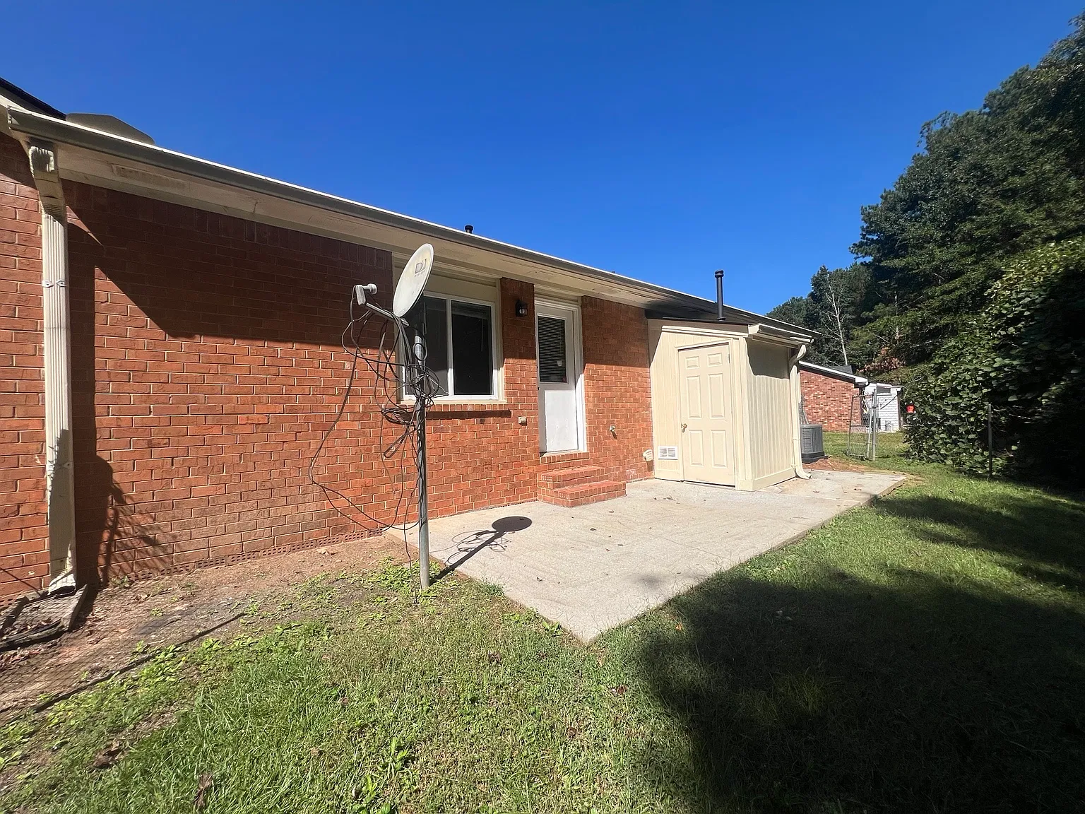 Lville: 3BR/2B Ranch Duplex — Photo 3