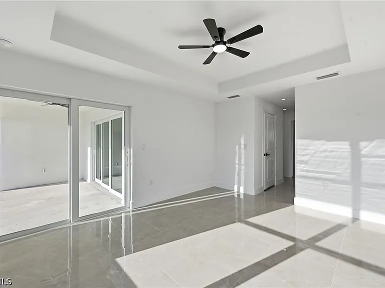 2105 NE 1st Ave — Photo 16