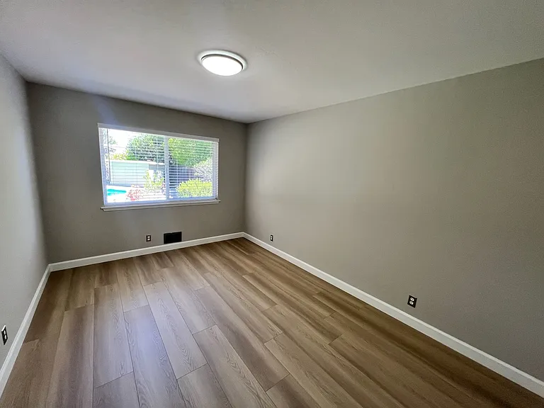 20607 Russell Ln — Photo 13