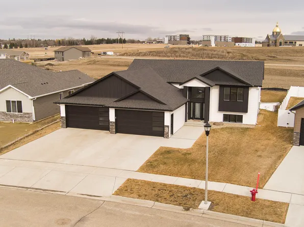508 Shale Dr, Bismarck, ND 58503