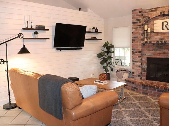 4th image of 1022 N Crenshaw Court