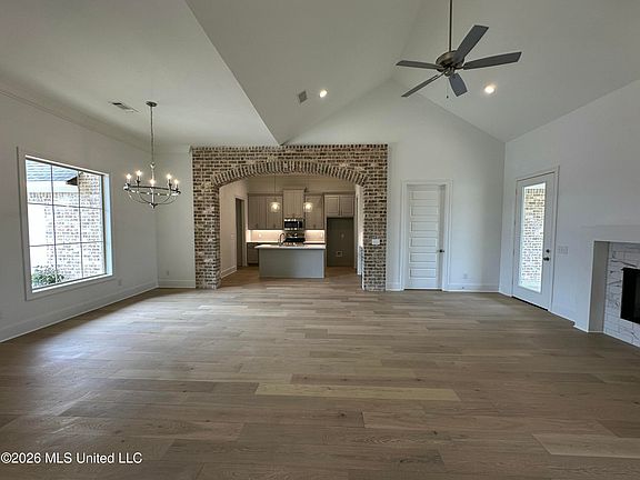 4th image of 404 Aurora Cir