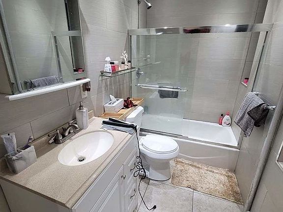 5th image of 1307 42nd St #2F