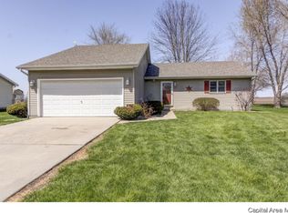 16 Santa Fe Dr, Auburn, IL 62615