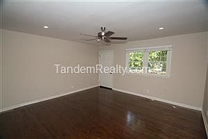 3rd image of 1512B Edgehill Ave