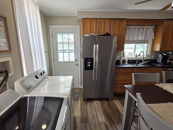 4th image of 404 W Academy St