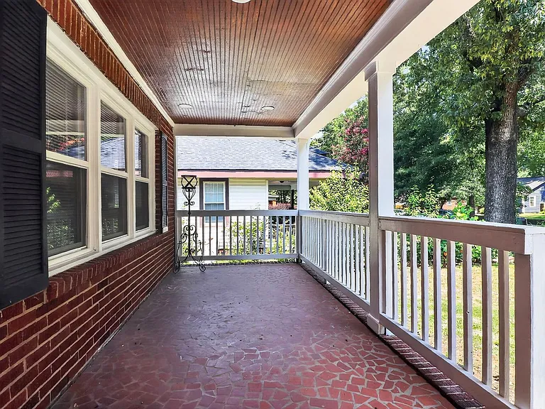305 Sylvania Ave — Photo 2