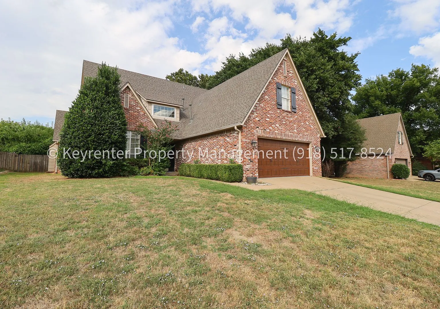 Spectacular 4 Bed | 4 Bath house in Ridge Pointe — Photo 2