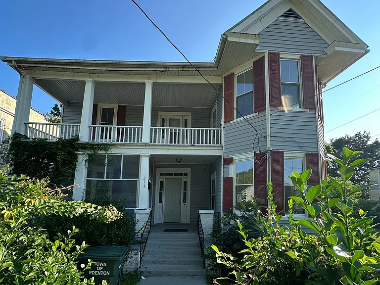 213 E Gale St — Photo 1