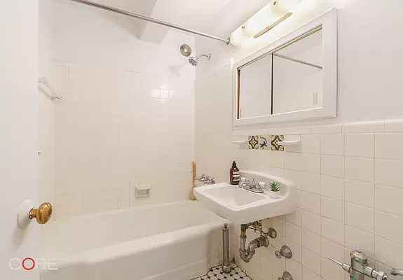 5th image of 229 E 28th St APT 3M