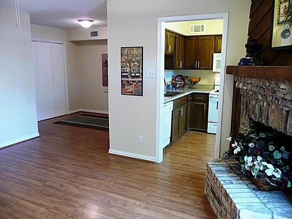 4th image of 333 Melrose Dr APT 27B