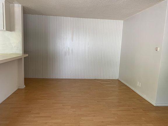 3rd image of 1239 Larrabee St