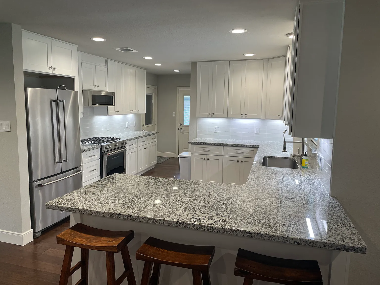 3 bed, 2.5 bath, 2213 sqft, $4,800 — Photo 4