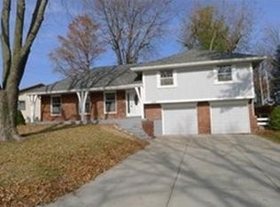 1009 SW Rainbow Ln, Blue Springs, MO 64015