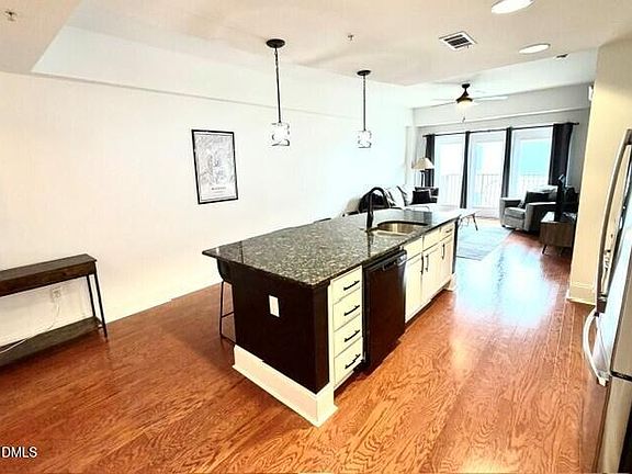 5th image of 222 Glenwood Ave APT 412