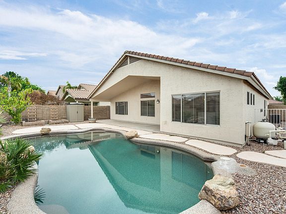 5th image of 1062 E Baylor Ln