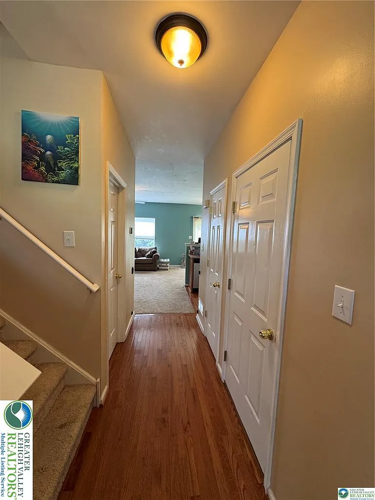 3 bed, 2.5 bath, 2016 sqft, $2,600 — Photo 2