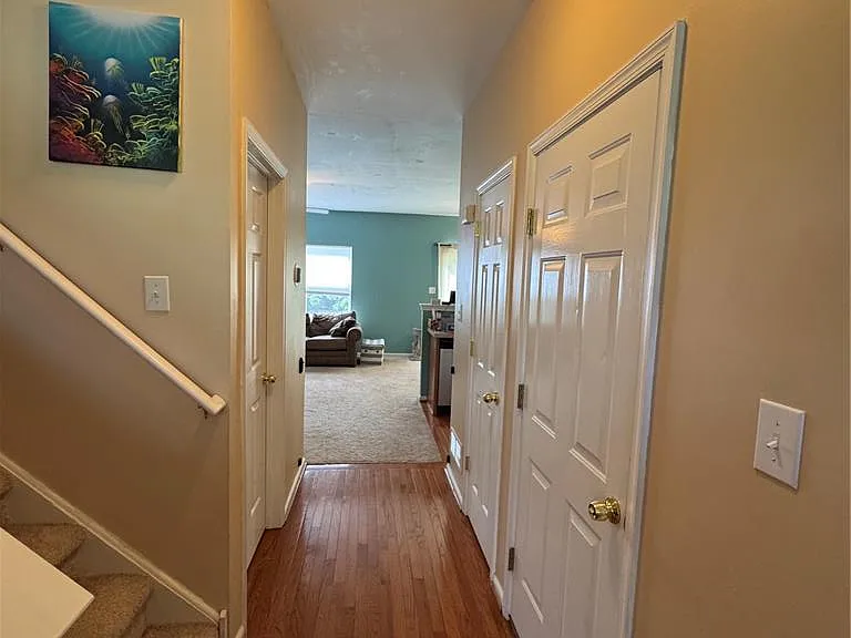 1081 Tudor Dr — Photo 2