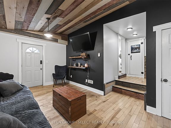 5th image of 152 Elm St