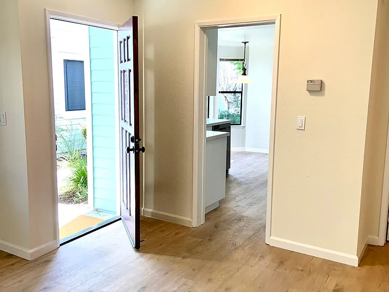 149 Oak Park Dr — Photo 3