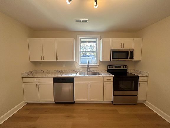 3rd image of 220 8th Ave NW