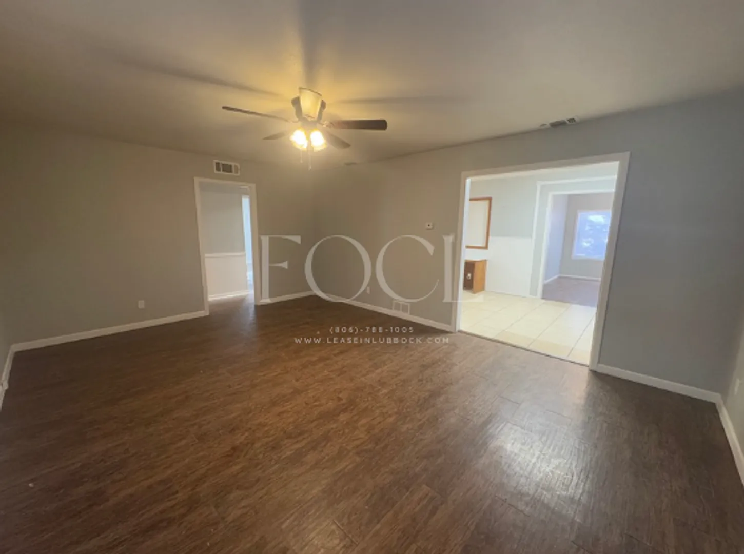 Large 3/2 with 2 living areas — Photo 2