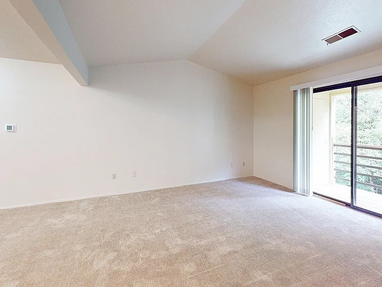 Emerald Park Apartments — Photo 4