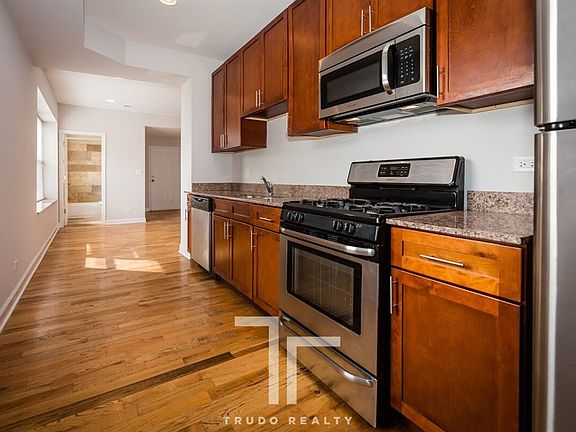 3rd image of 2038 W Touhy Ave