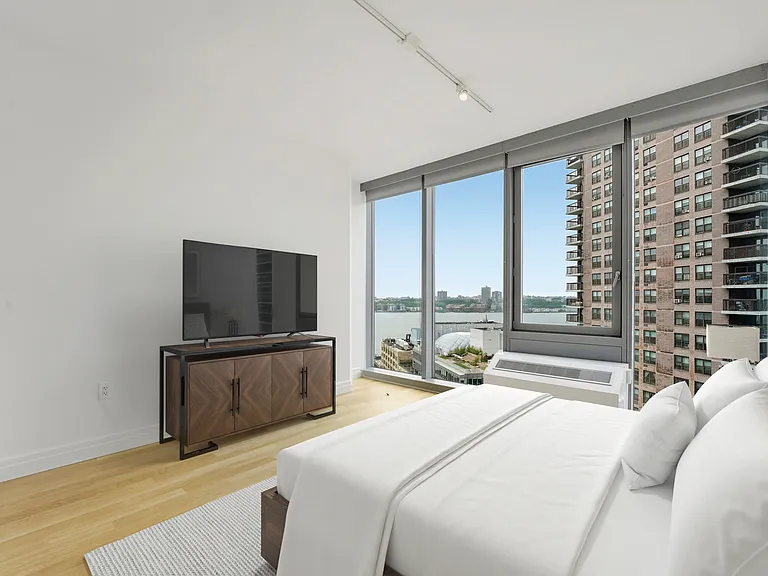 554 W 54th St #31G — Photo 6