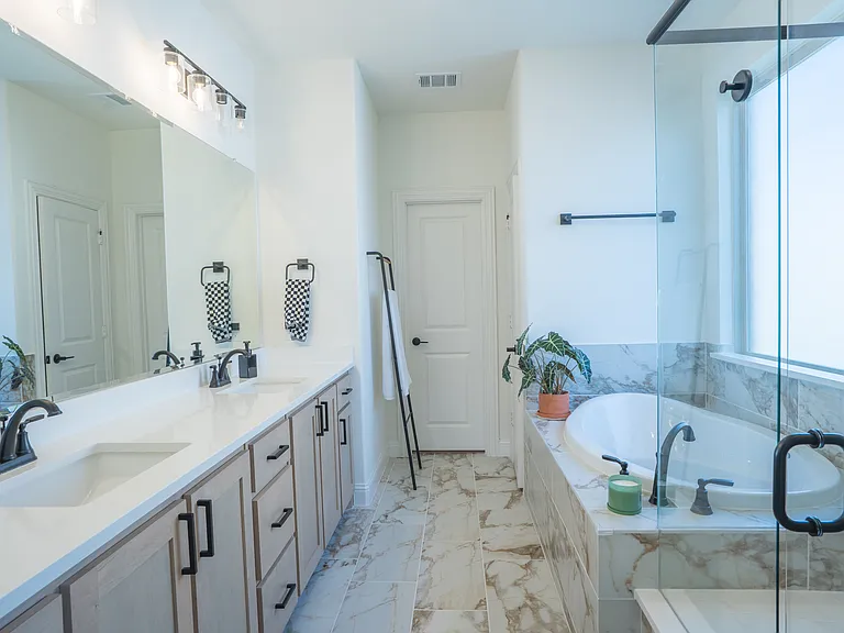 4370 Lavina Ln — Photo 14