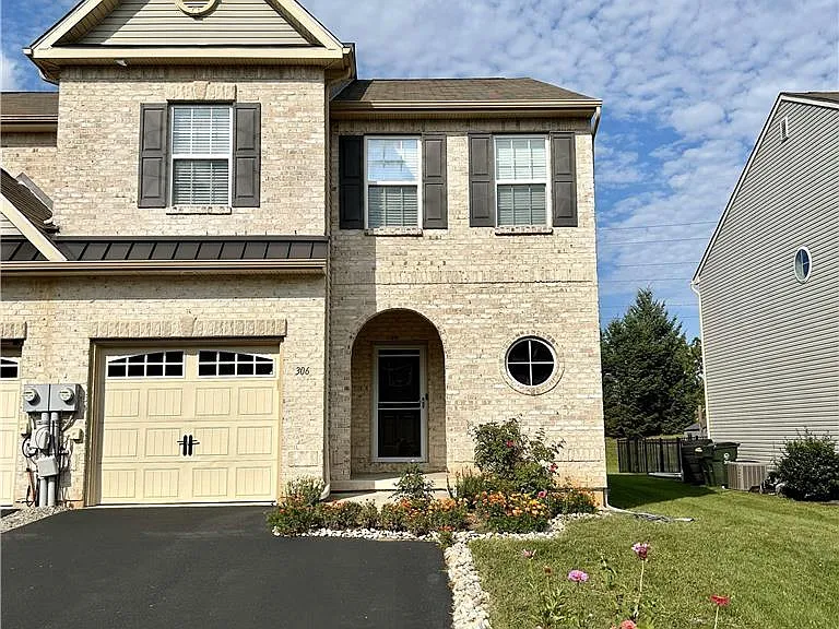 306 Milkweed Dr — Photo 1