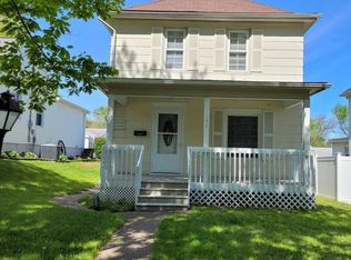 148 15th St, Silvis, IL 61282