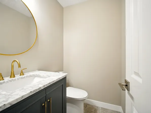 93 Bedford Rd, Mundelein, IL 60060