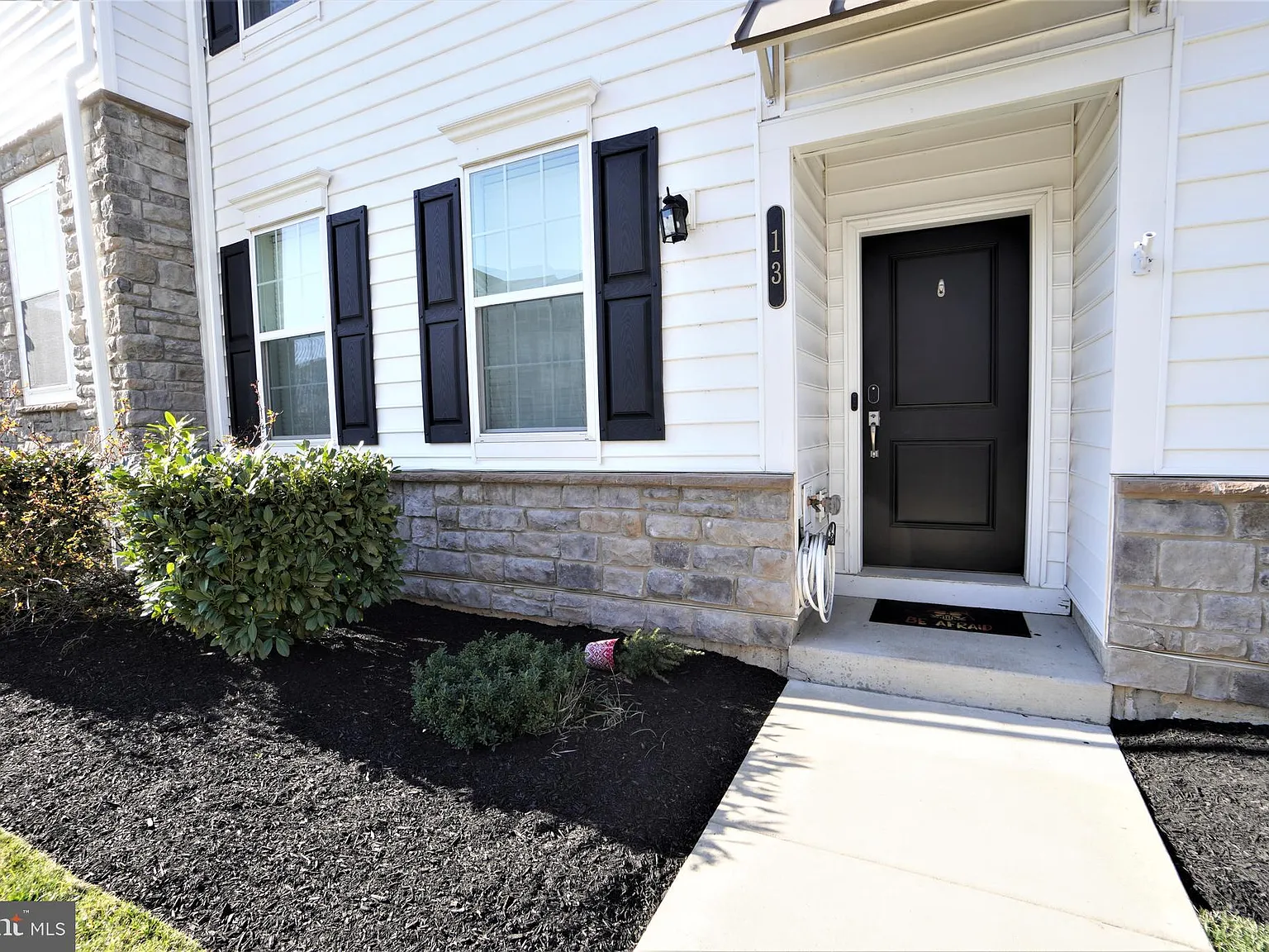 3 bed, 2.5 bath, 2108 sqft, $3,300 — Photo 4