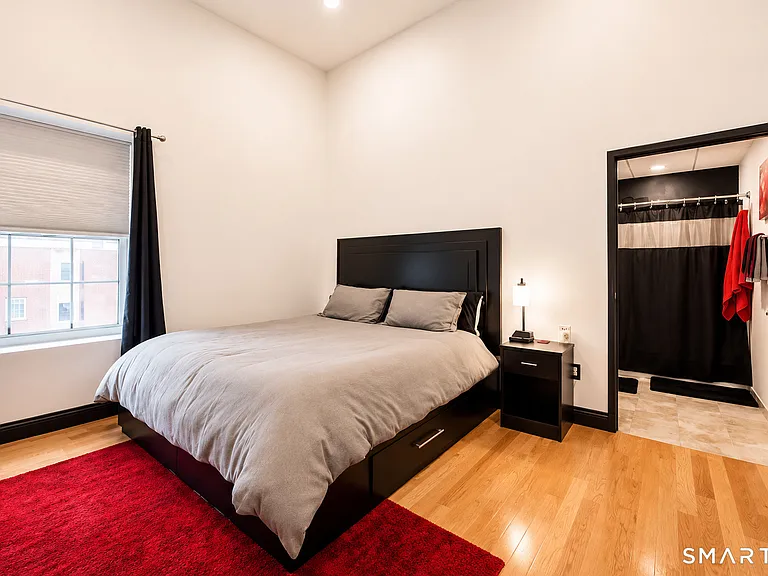 196 Crown St #5F — Photo 11