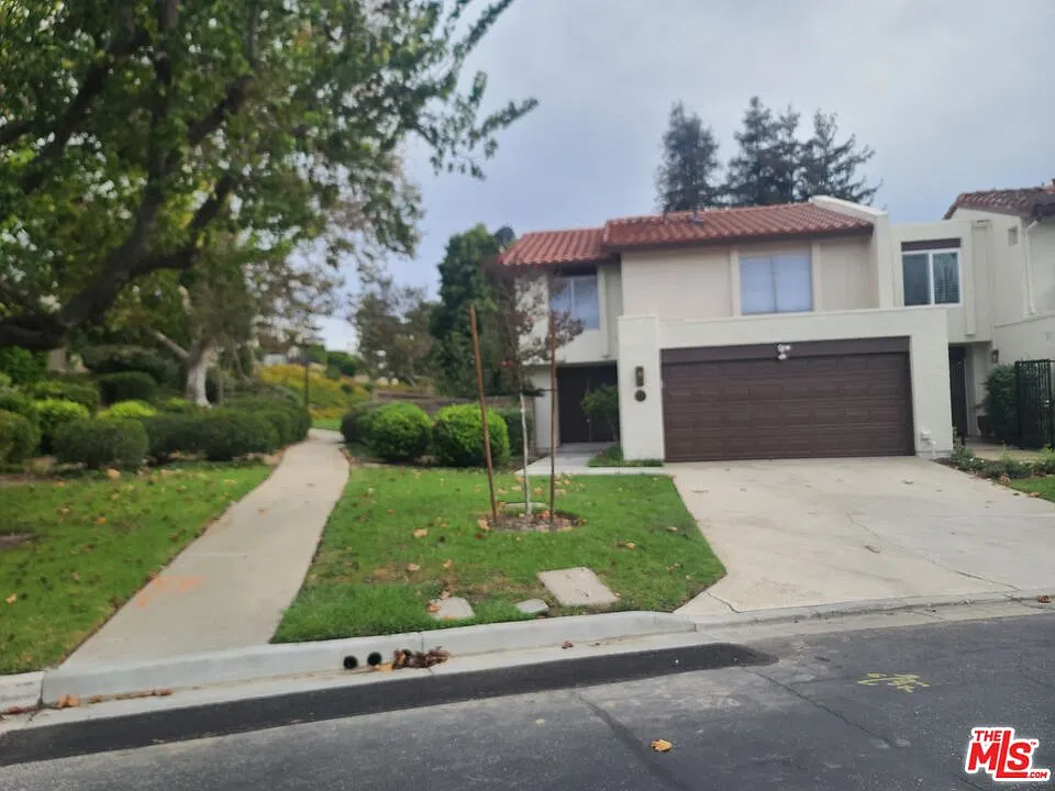 561 Hollyburne Ln