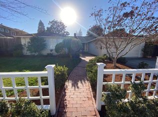898 Northampton Dr, Palo Alto, CA 94303