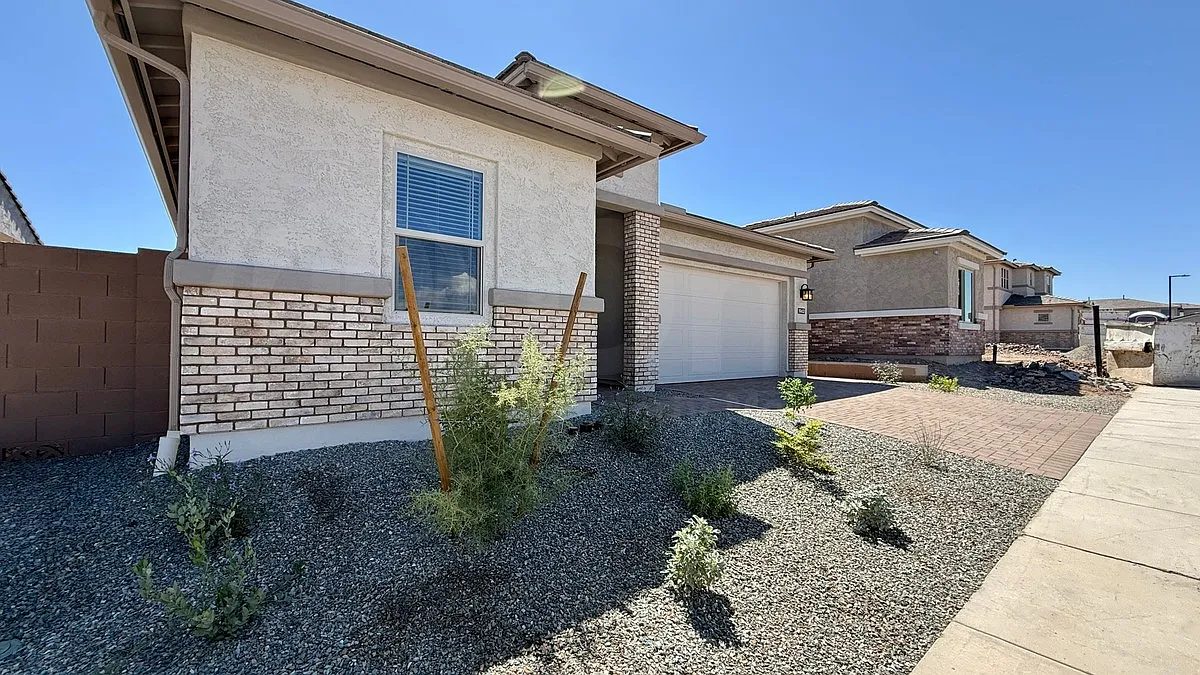 5 bed, 3.5 bath, 2514 sqft, $3,950 — Photo 2