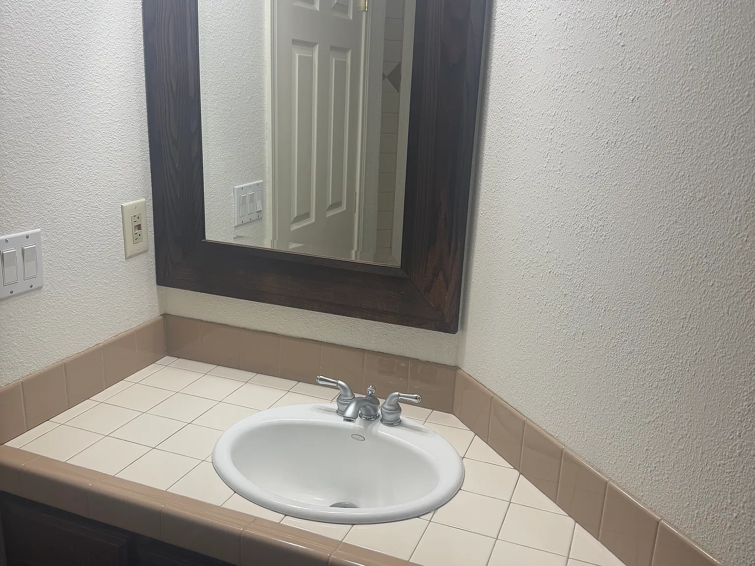2 bed, 1.5 bath, 1500 sqft, $2,400 — Photo 4
