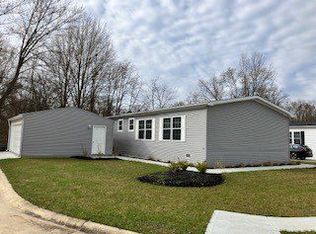 14 Chestnut Ln #CHS14, Olmsted Falls, OH 44138