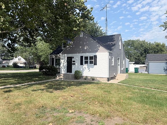 2nd image of 1330 Lennington Cir NE