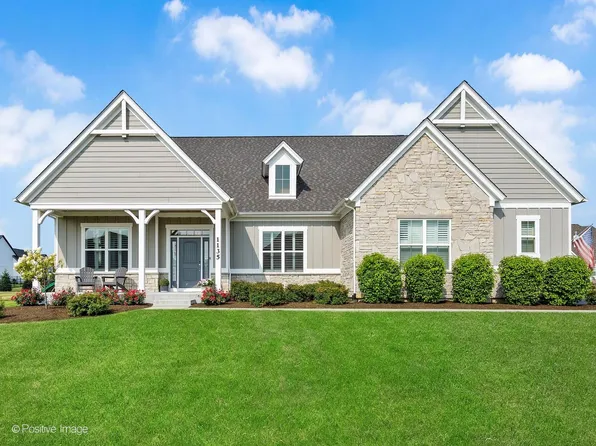 1135 Hilldale Dr, Saint Charles, IL 60175