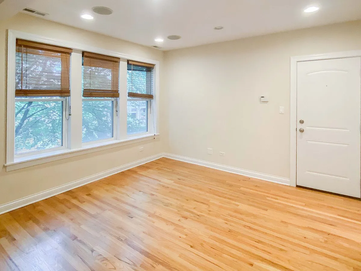 Building Photo - 1642 W Grace St #2